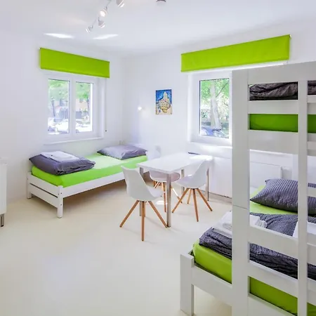 Secondhome Stuttgart: Modern Near Esslingen's Historic Center Apartment
