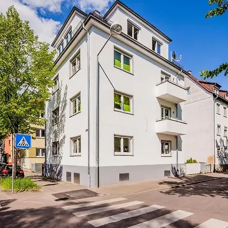 Secondhome Stuttgart: Modern Near Esslingen's Historic Center *